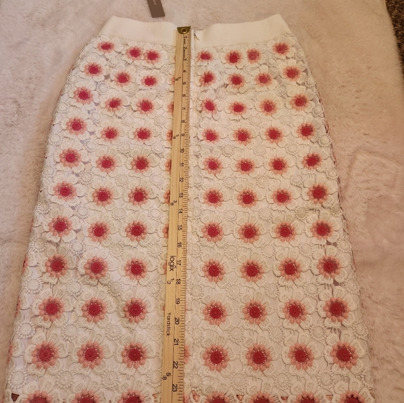 NWT J. Crew Crochet Pencil Skirt Size 0 Pink & White Floral Knee Length - Picture 3 of 6